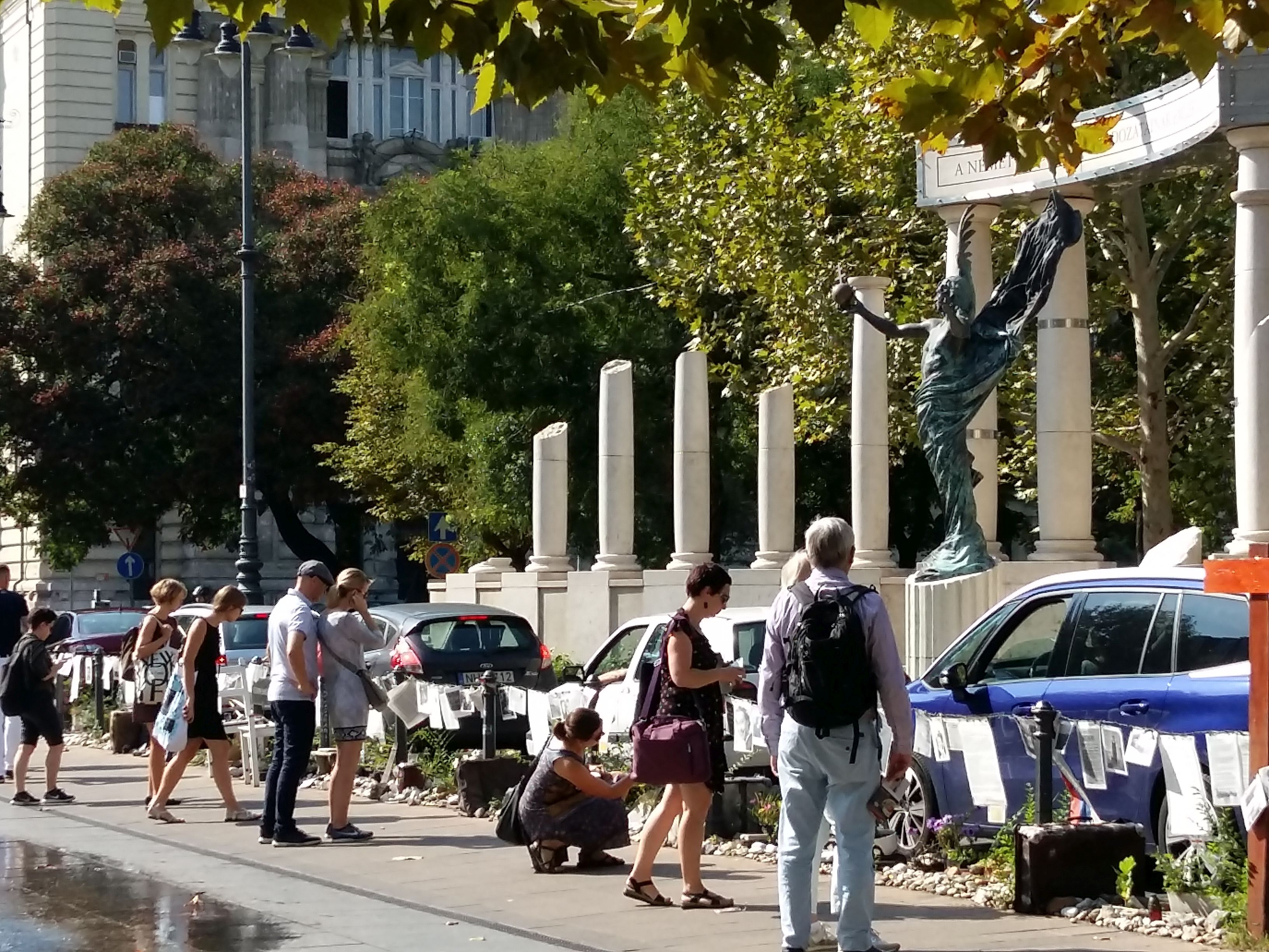 Visiting the Memorial for victims of the German Occupation and the various protests against it